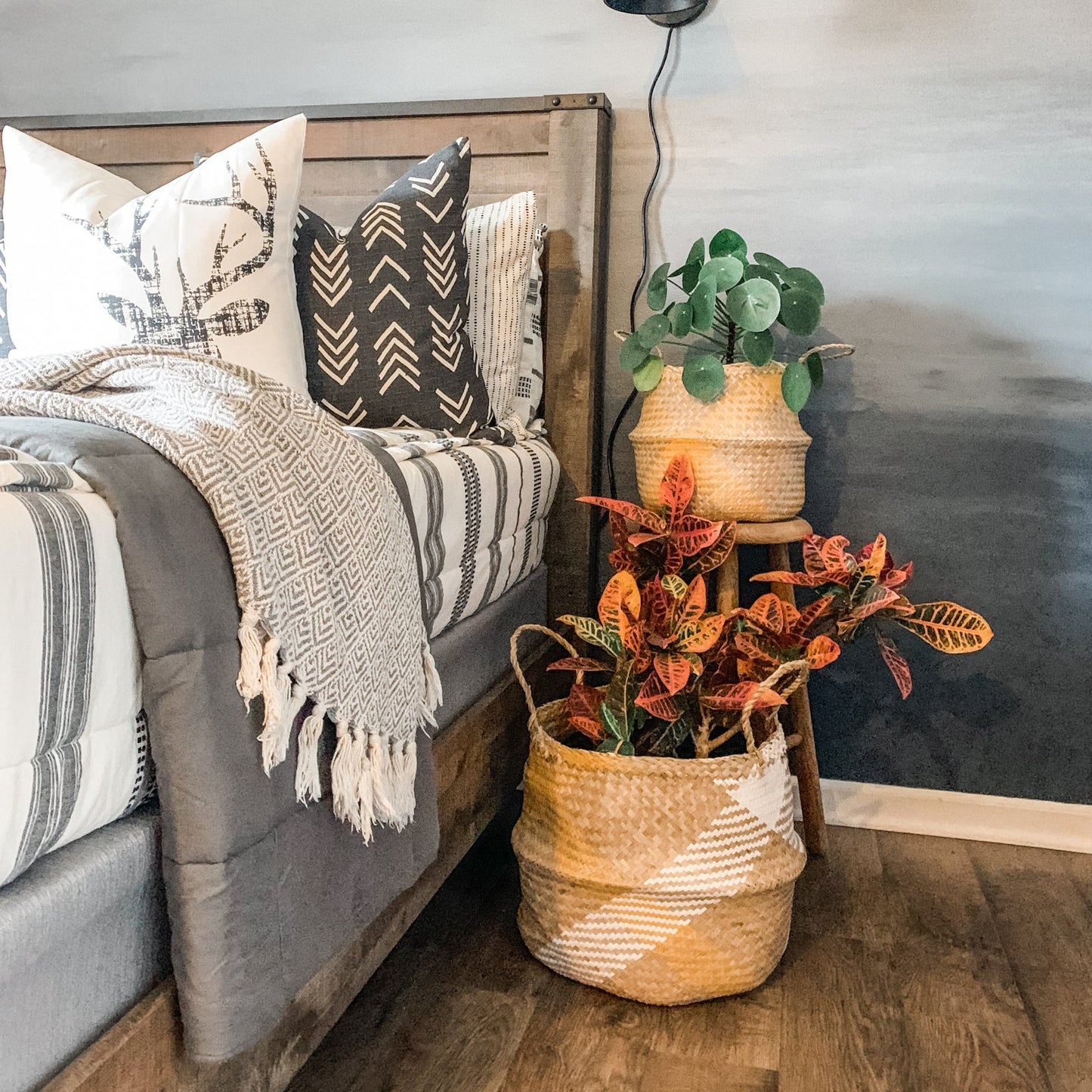 Bold Pattern Seagrass Wicker Planter Vase Set