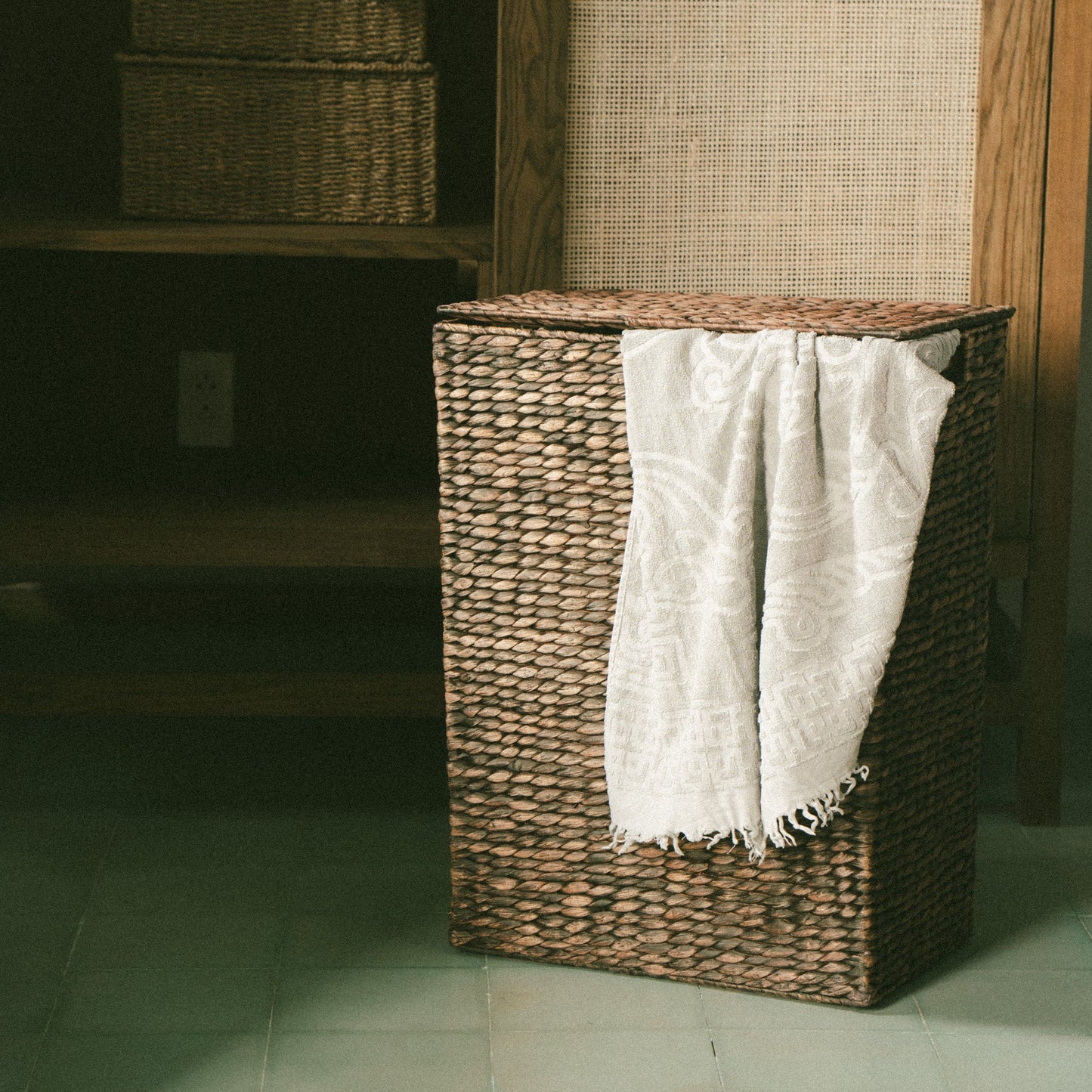 Large Water Hyacinth Laundry Basket With Lid