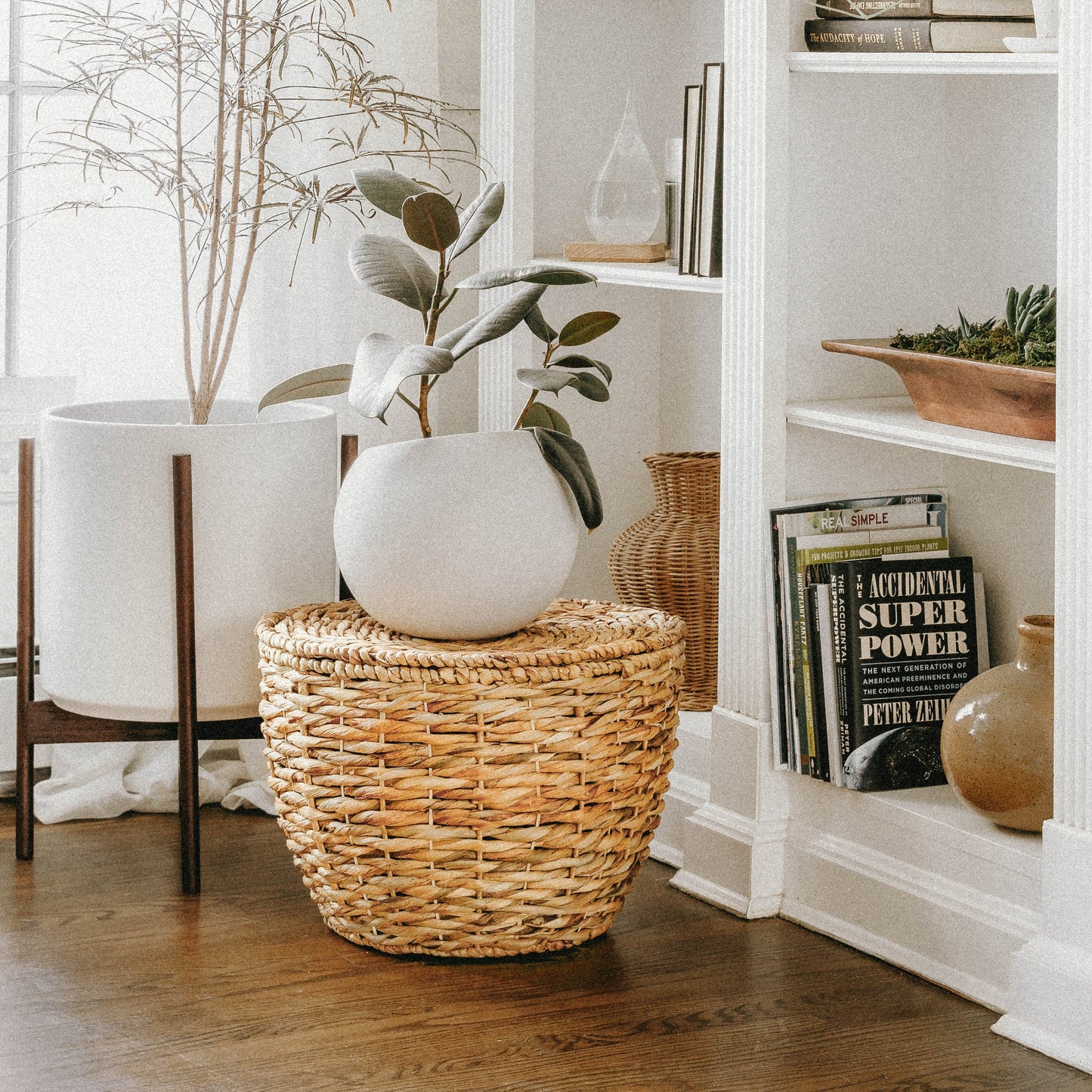 Large Round Water Hyacinth Baskets with Lids, Set of 3